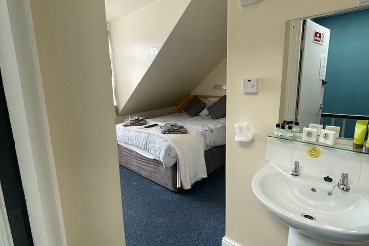 Room 13 of 85