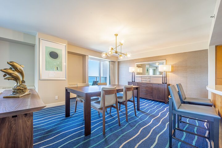 Room 100 of 213