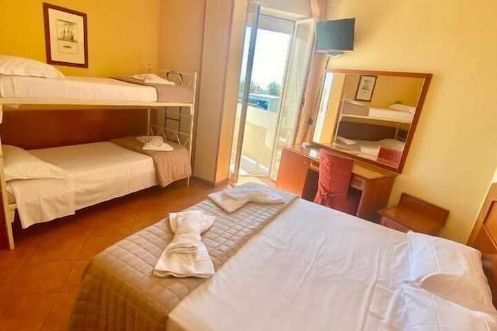 Room 3 of 27