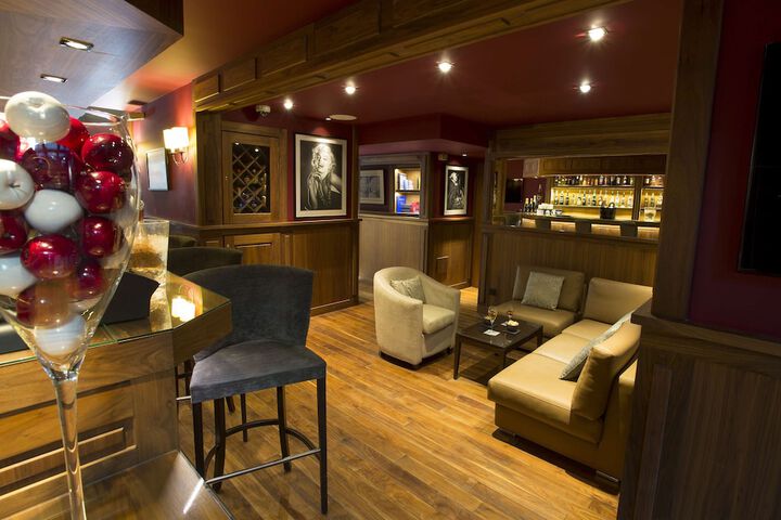 Lounge 39 of 59