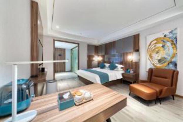 Room 7 of 9