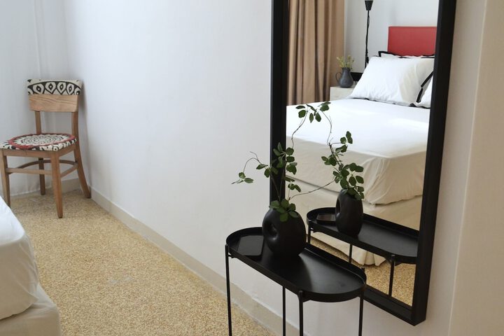 Room 10 of 18