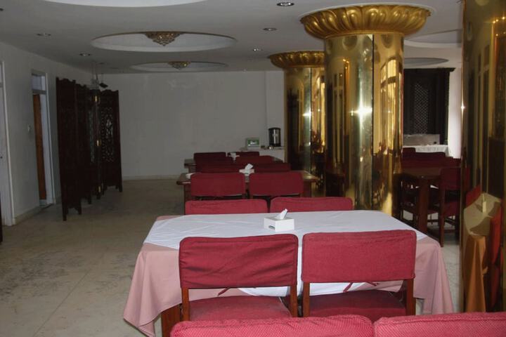 Dining 6 of 10