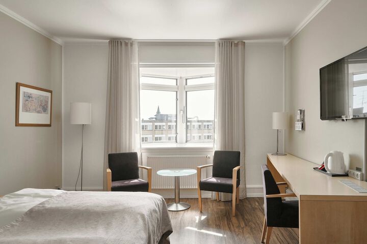 Room 43 of 94