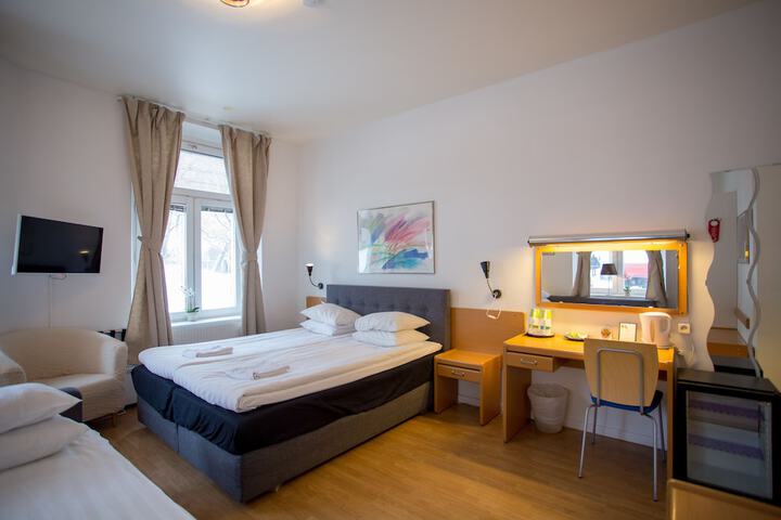 Room 6 of 75