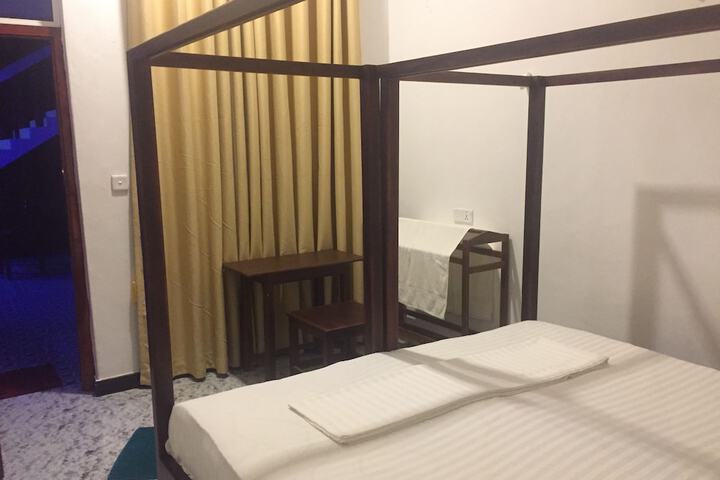 Room 9 of 66