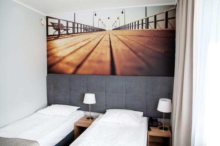 Room 10 of 34