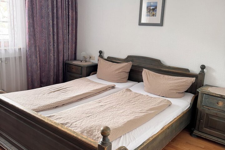 Room 10 of 34