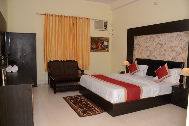 Room 2 of 10