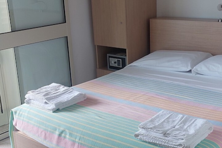 Room 8 of 64