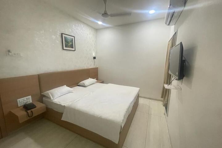 Room 4 of 6