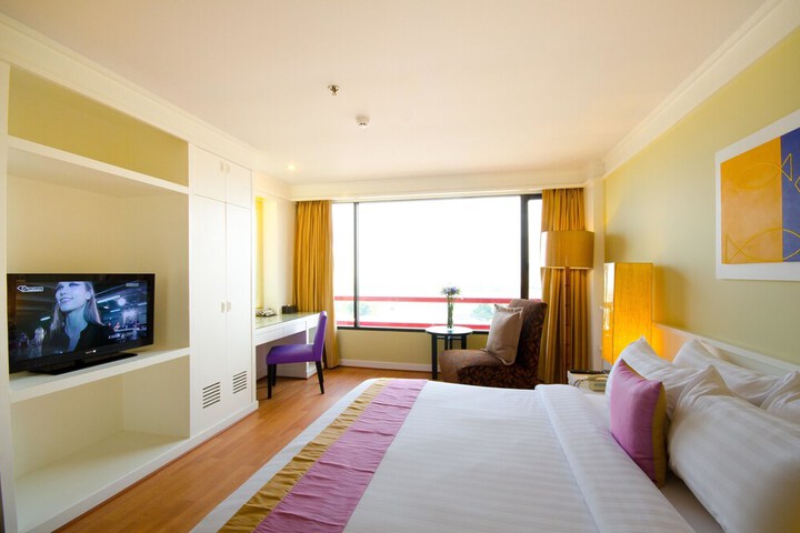 Room 10 of 60