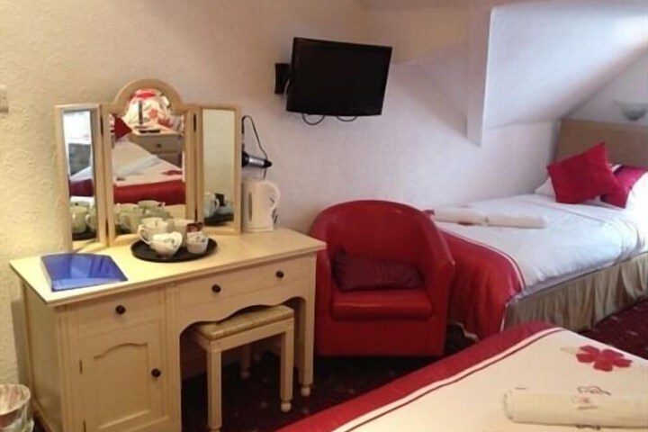 Room 9 of 18