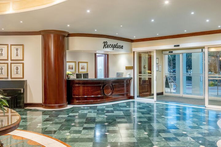 Entrance & Lobby