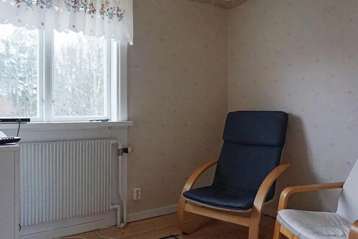 Room 4 of 16