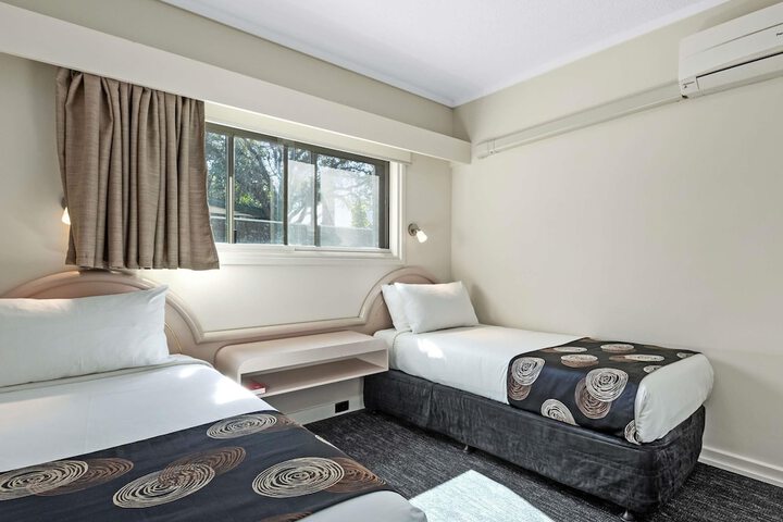Room 11 of 28
