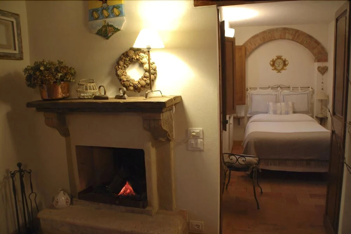 Room 2 of 17