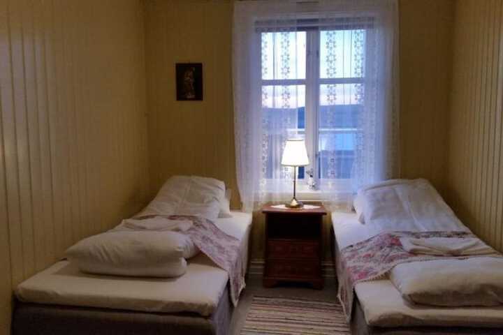 Room 9 of 37