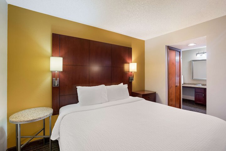 Accessible Suite King Bed Mobility Accessible Bathtb Sofa Bed Fullkt Full Breakfast (22 of 41)