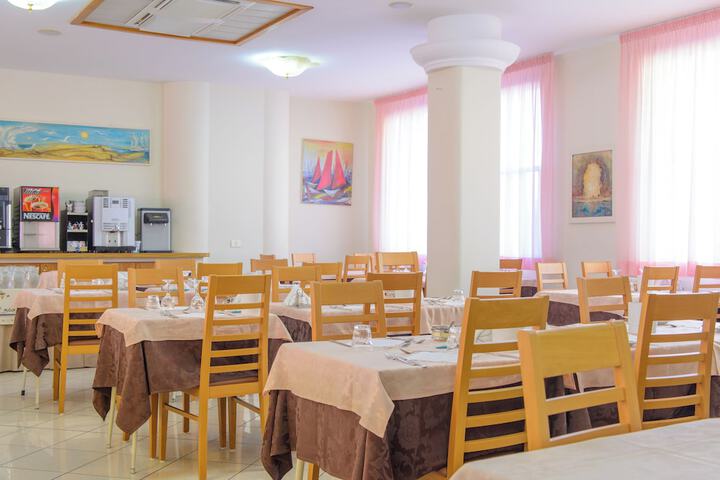 Dining 80 of 94