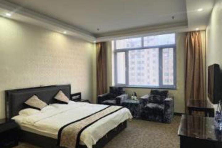 Room 8 of 9
