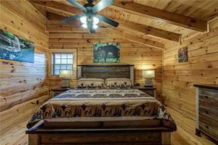 Bearway to Heaven II 3 Bedroom Home with Hot Tub