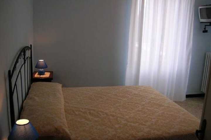 Room 3 of 47
