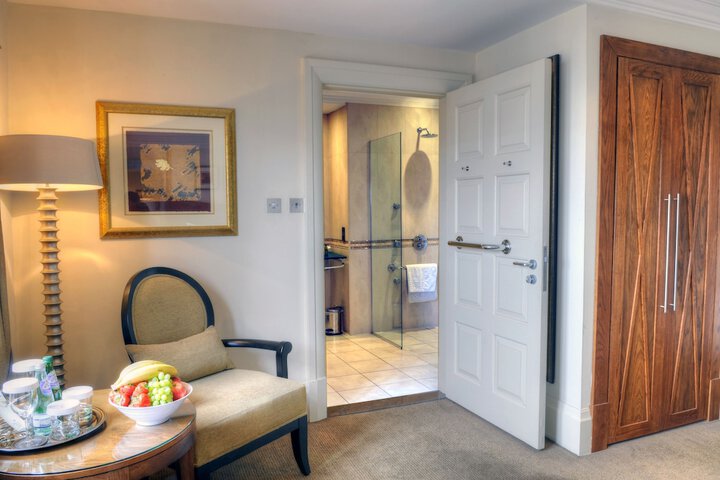 Room 13 of 74