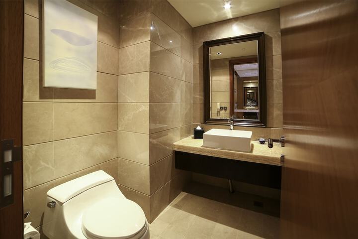 Room 16 of 48