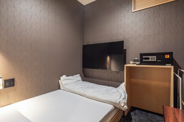 Room 6 of 57