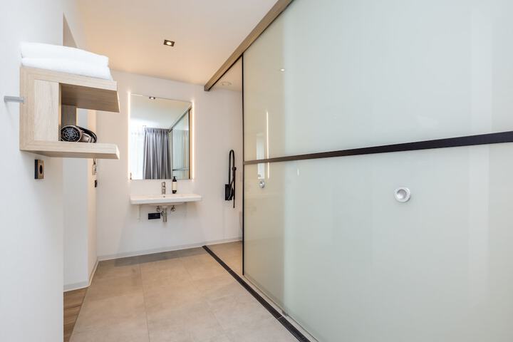 Room 34 of 82