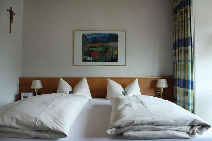 Room 9 of 48