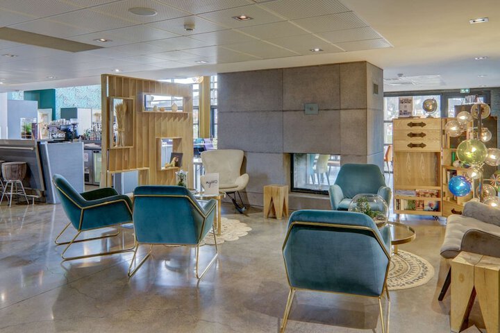 Hotel Lobby
