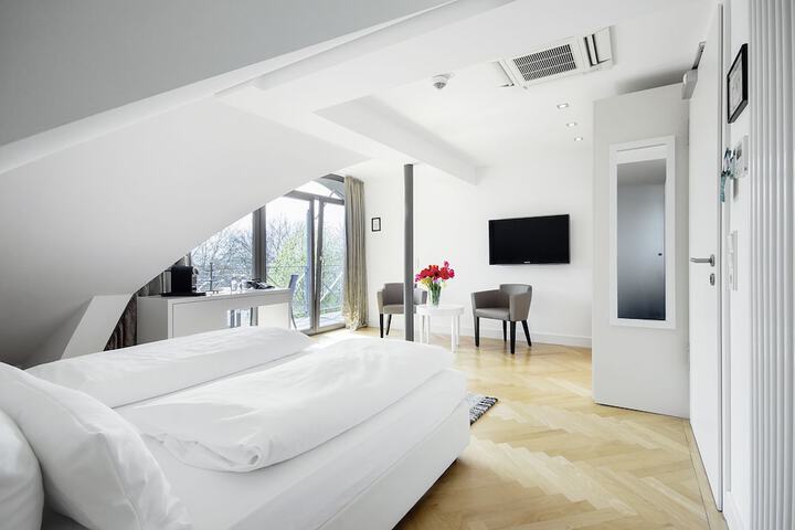 Room 14 of 34