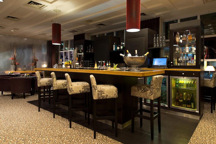 Lounge 102 of 116