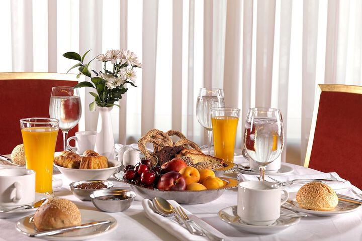 Breakfast/Coffee Service 67 of 116
