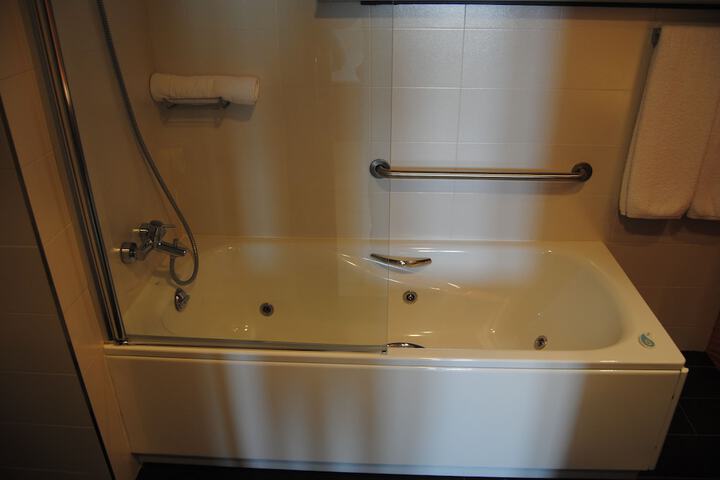 Hot Tub 58 of 76