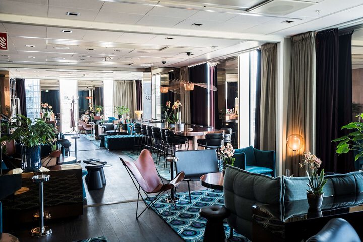 Lounge 85 of 126