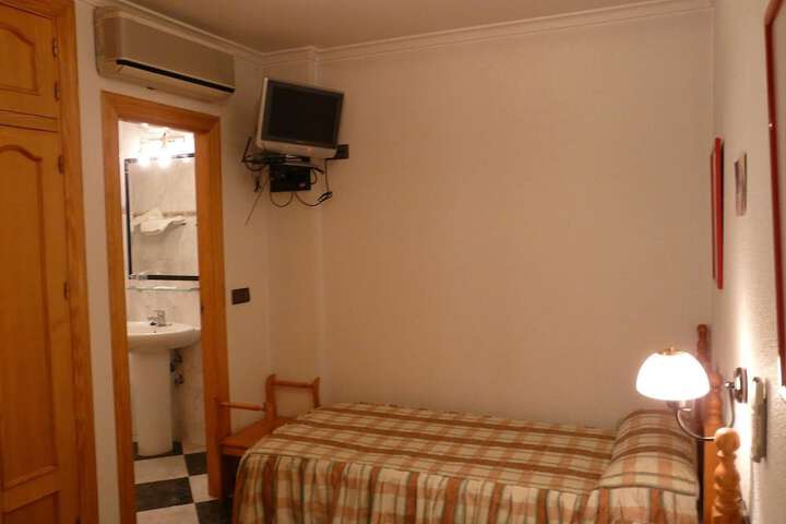 Room 12 of 41