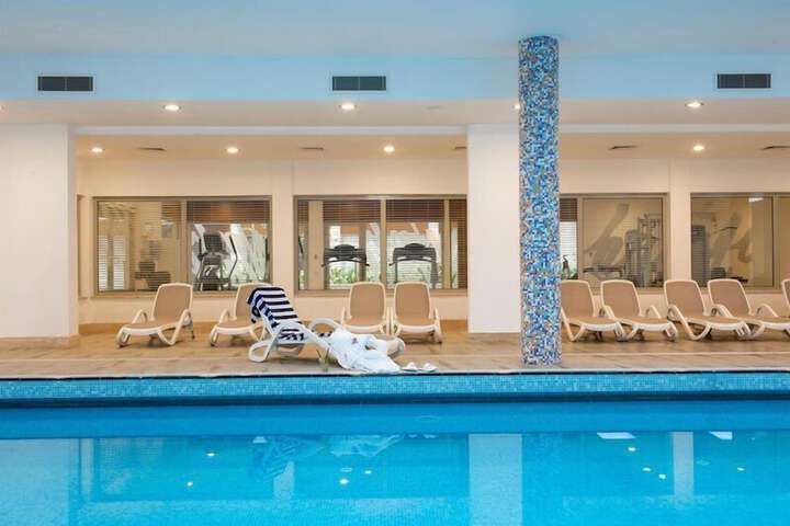 Pool 54 of 196