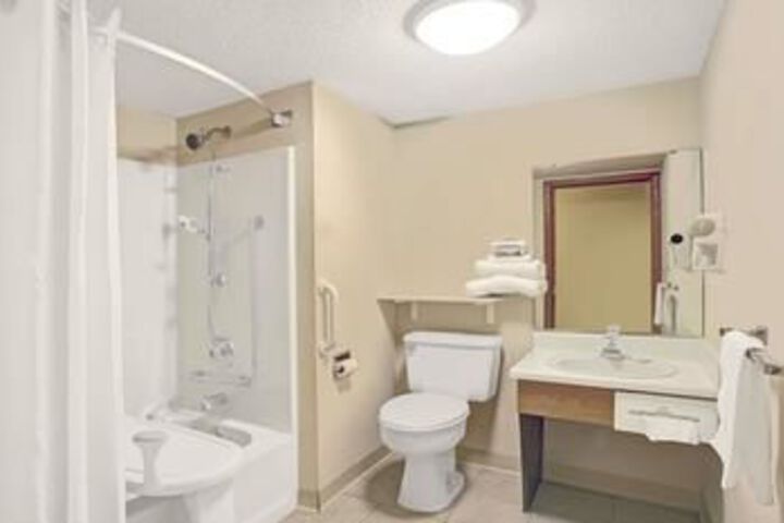 Room 18 of 48