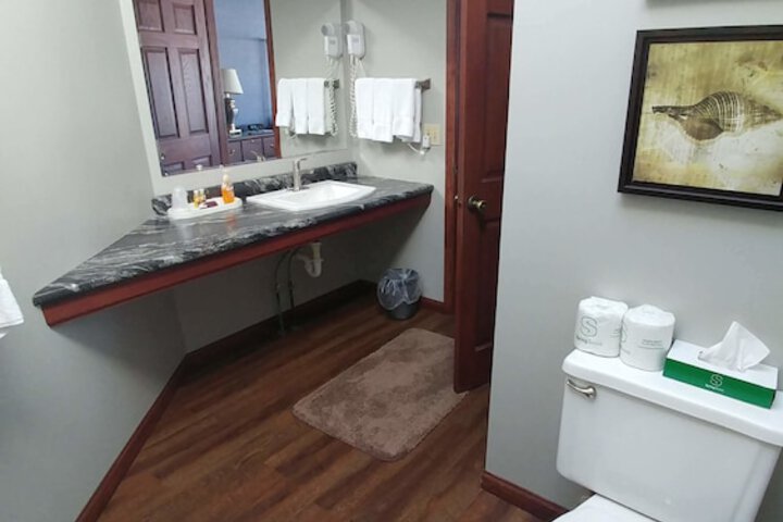 Room 100 of 128