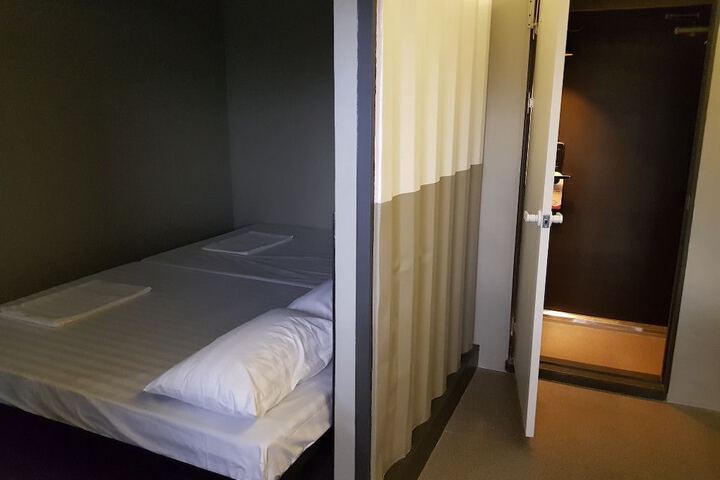 Room 9 of 40