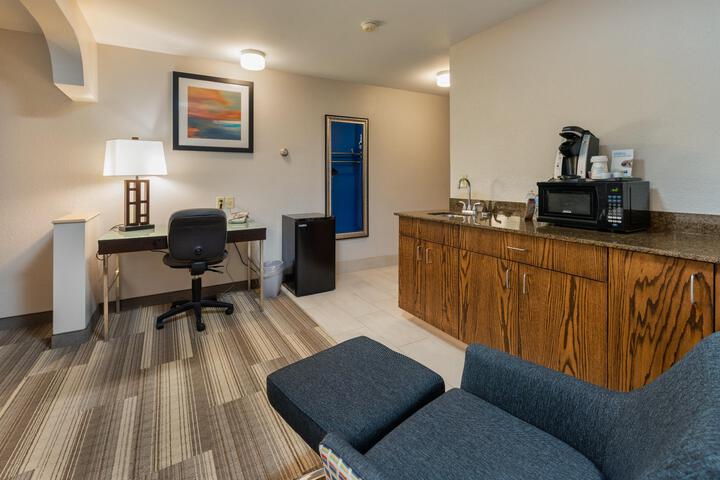 1 King Bed Suite (2 of 4)
