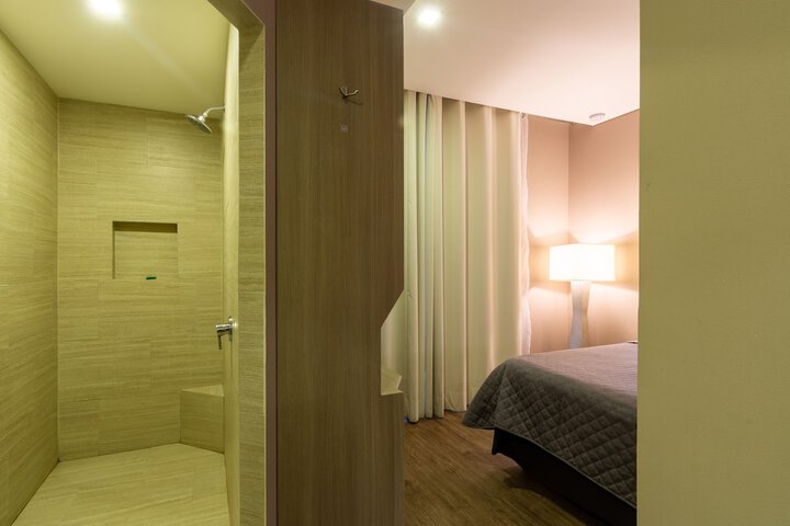 Room 56 of 100