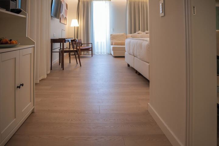 Room 6 of 182