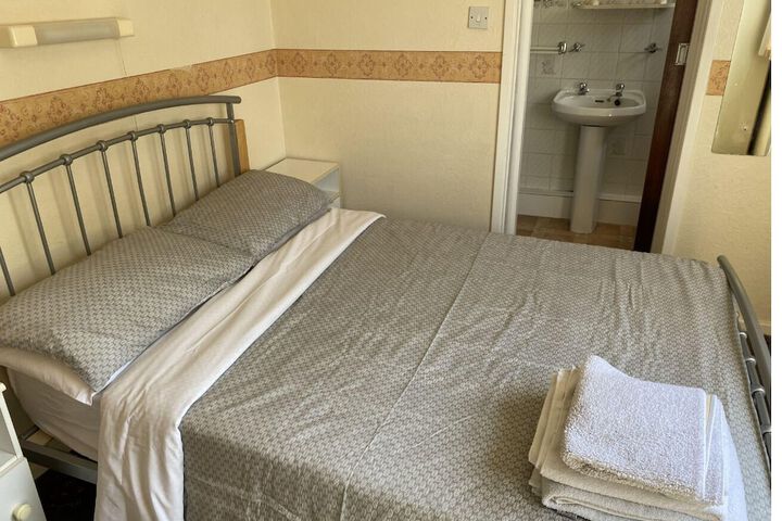 Room 4 of 11