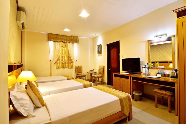 Room 8 of 80