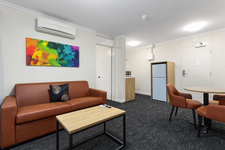 Room 5 of 28