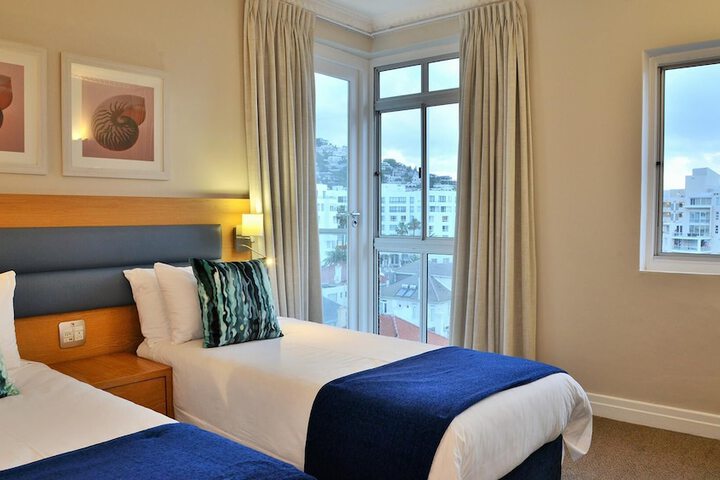 Room 55 of 370